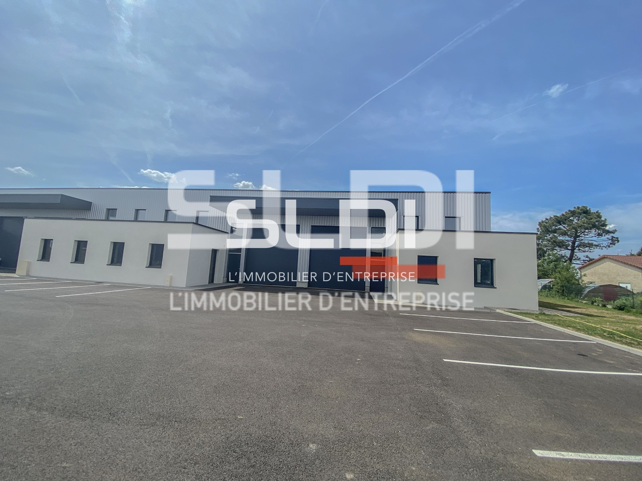 Local industriel  - 300m² - PUSIGNAN