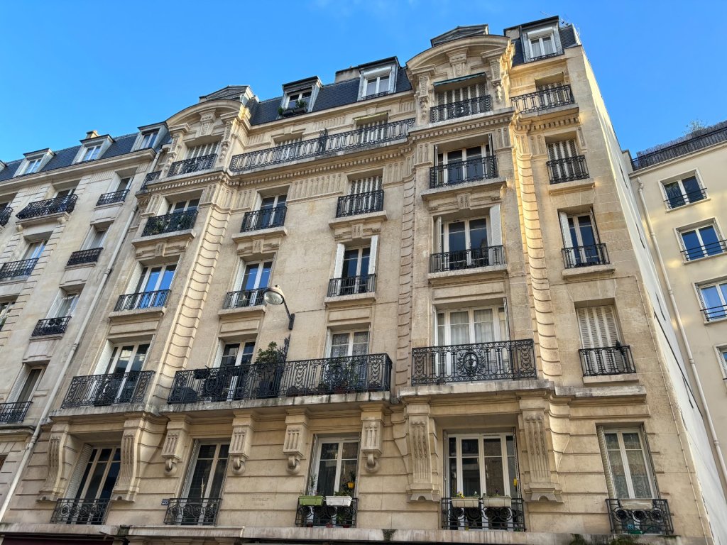 Appartement 3 pièces - 62m² - PARIS  - 11ème