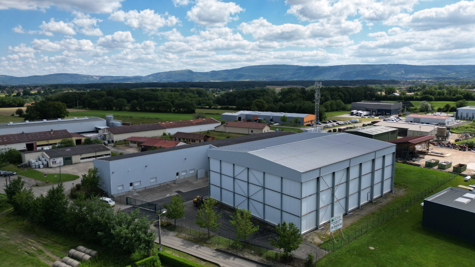 Local industriel  - 3 179m² - ST ETIENNE DU BOIS