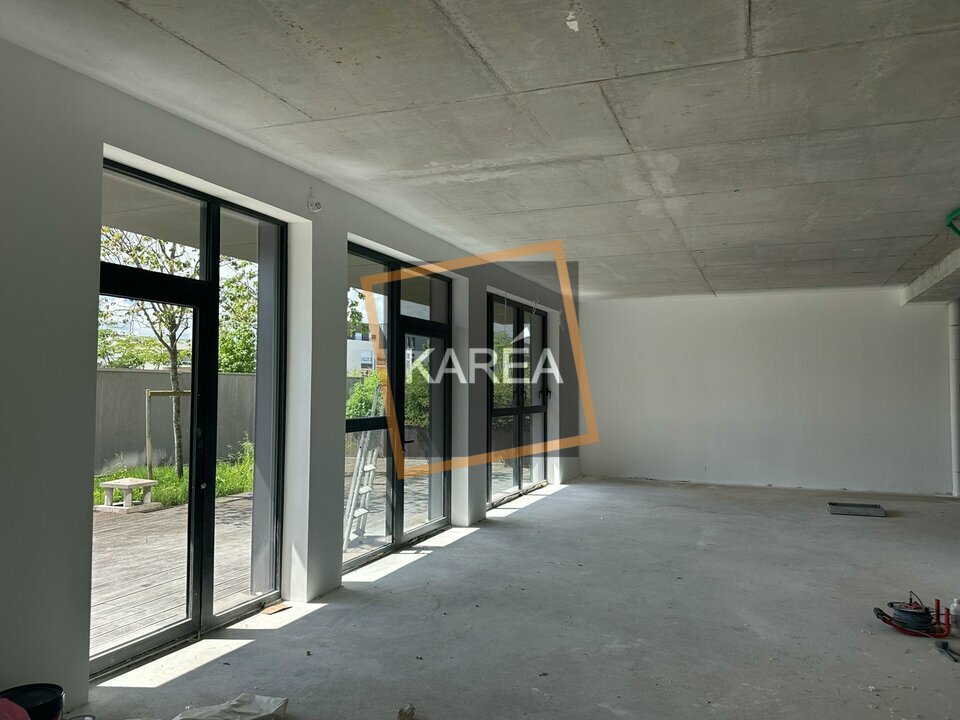 Local Professionnel  - 272m² - MONTEVRAIN