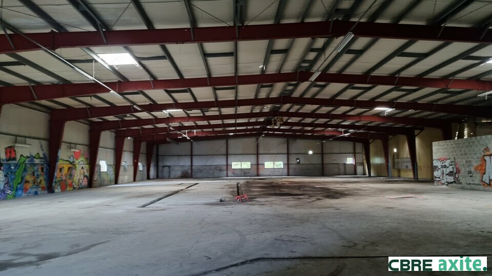 Local industriel  - 2 600m² - CHAMPAGNEUX