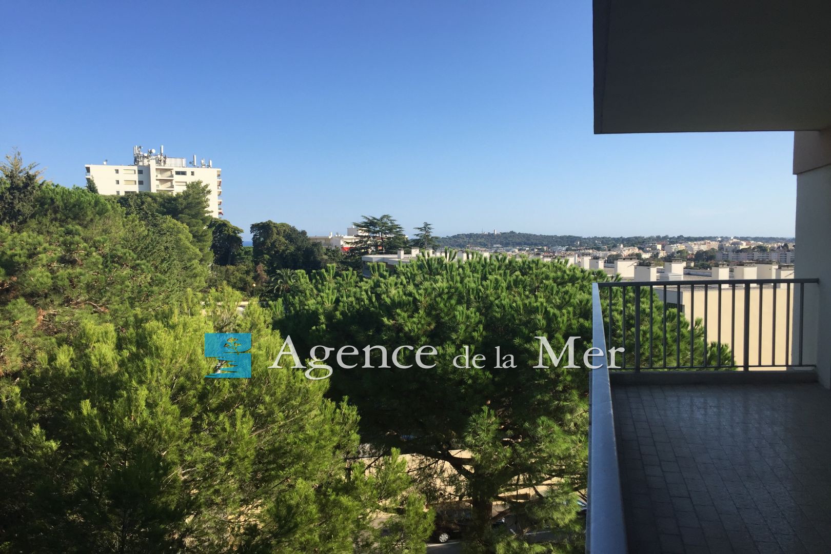 Appartement 3 pièces - 77m² - ANTIBES