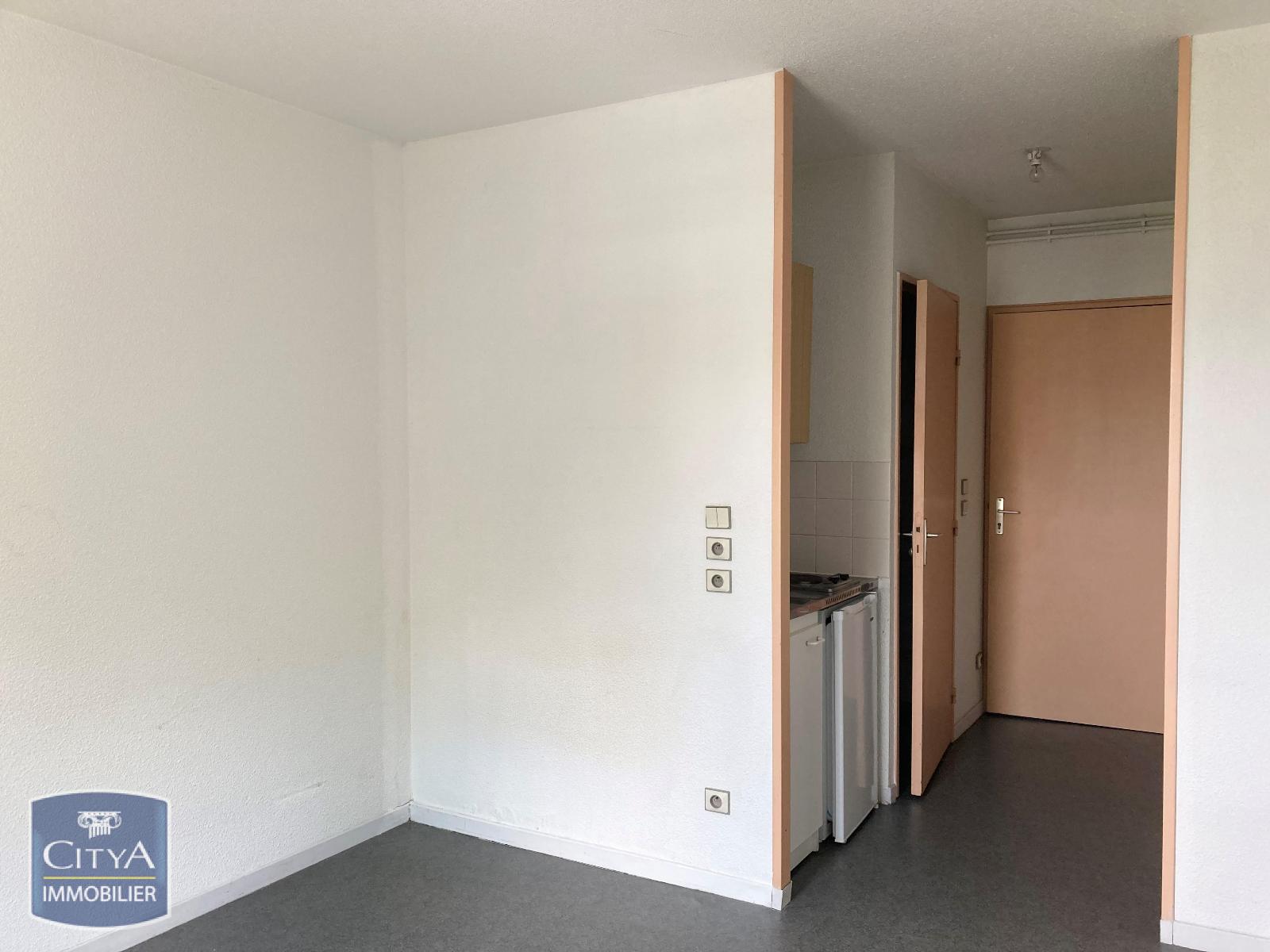 Appartement 1 pièce - 18m² - CLERMONT FERRAND