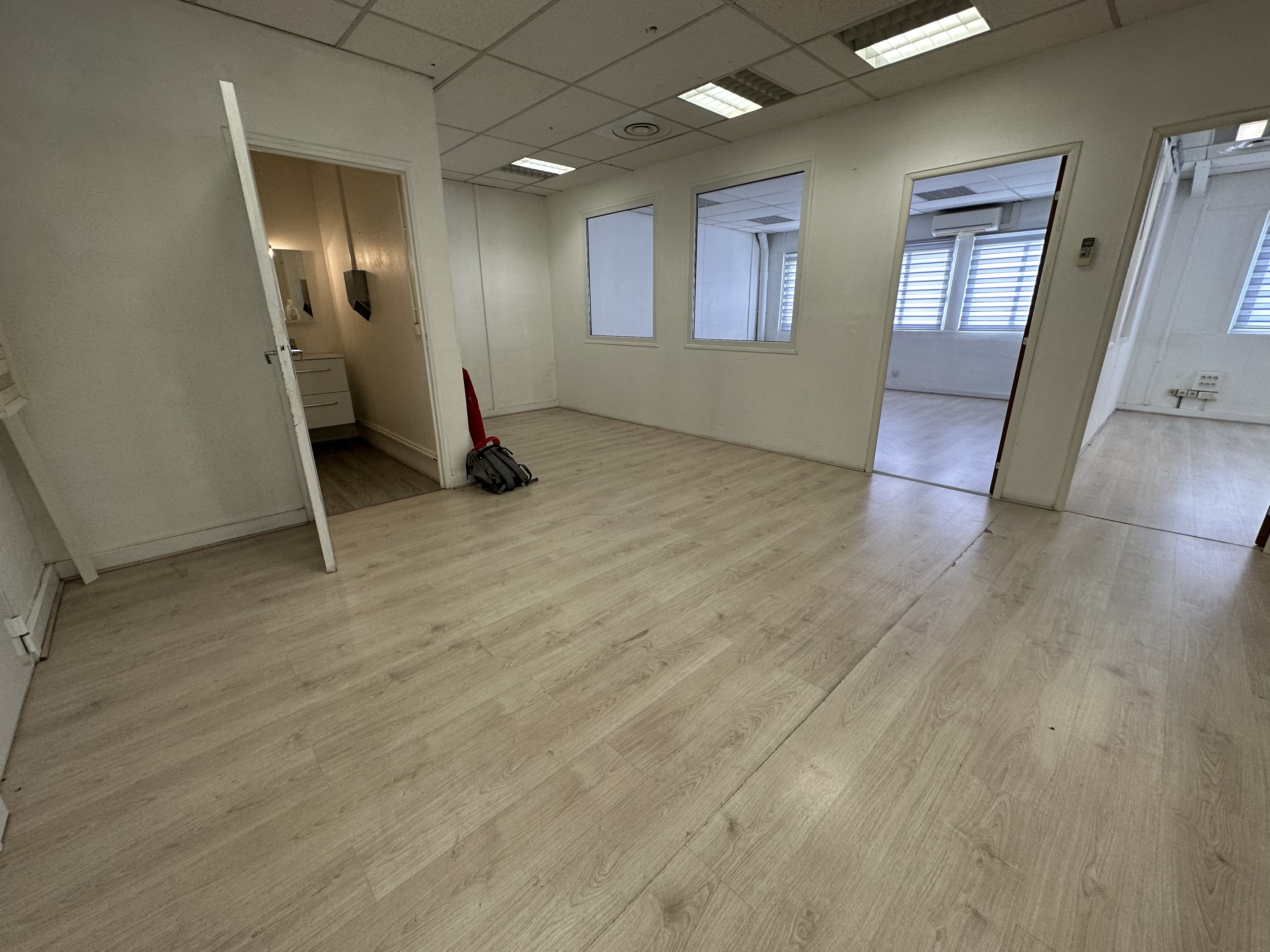 Local Professionnel  - 155m² - NEUILLY SUR MARNE