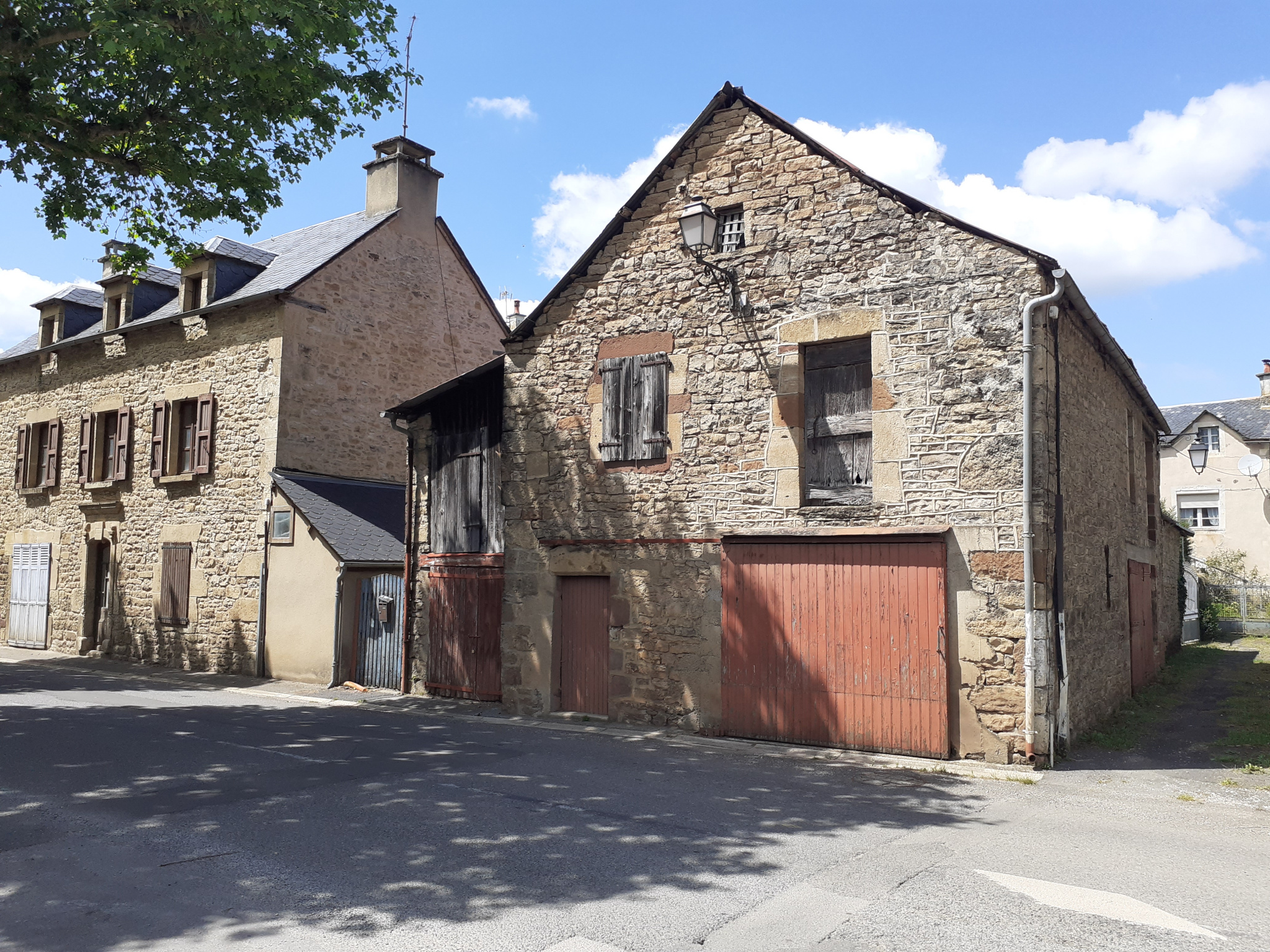 Maison 2 pièces - 210m² - ST SATURNIN DE LENNE