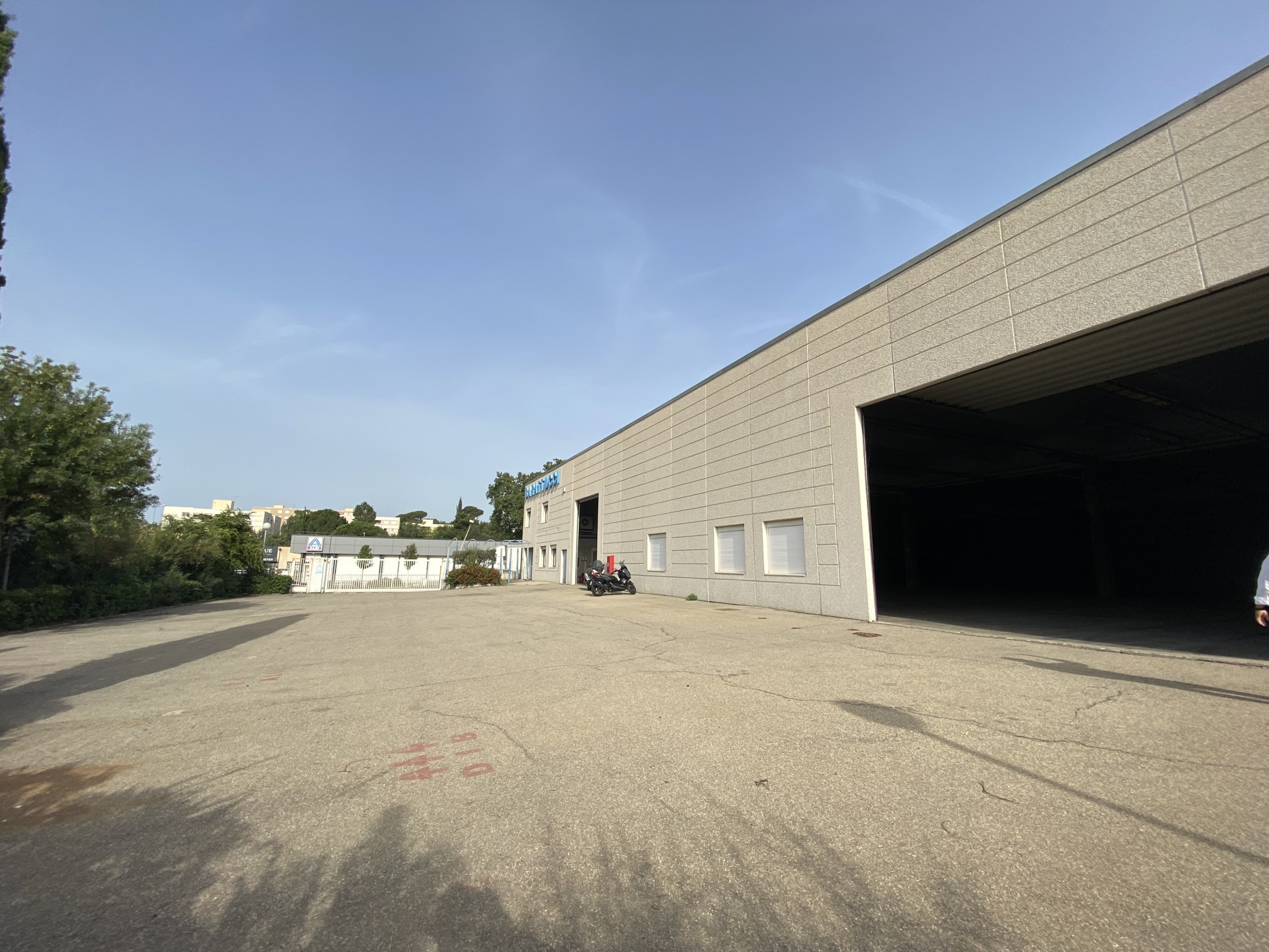 Local industriel  - 2 400m²