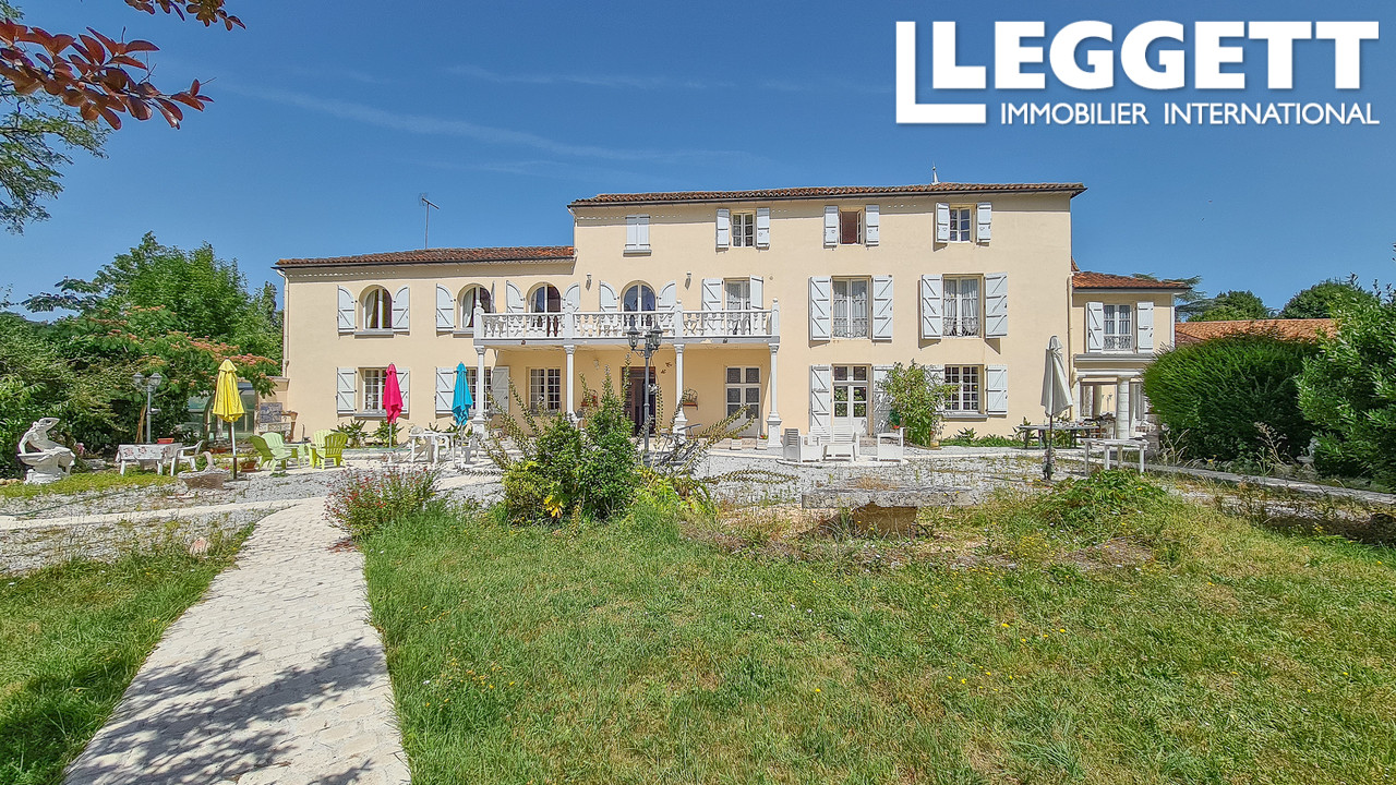 Maison 12 pièces - 560m² - LA ROCHEFOUCAULD