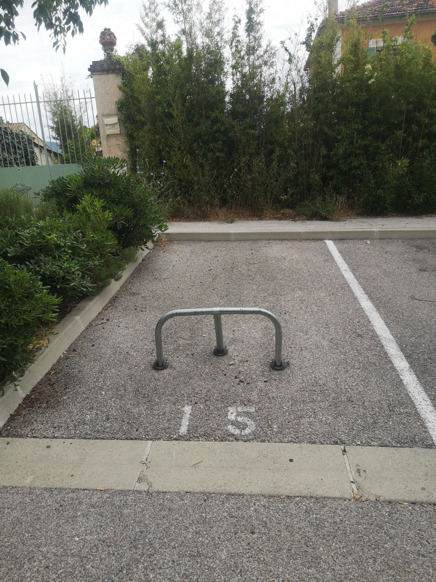 Parking  - LA FARLEDE