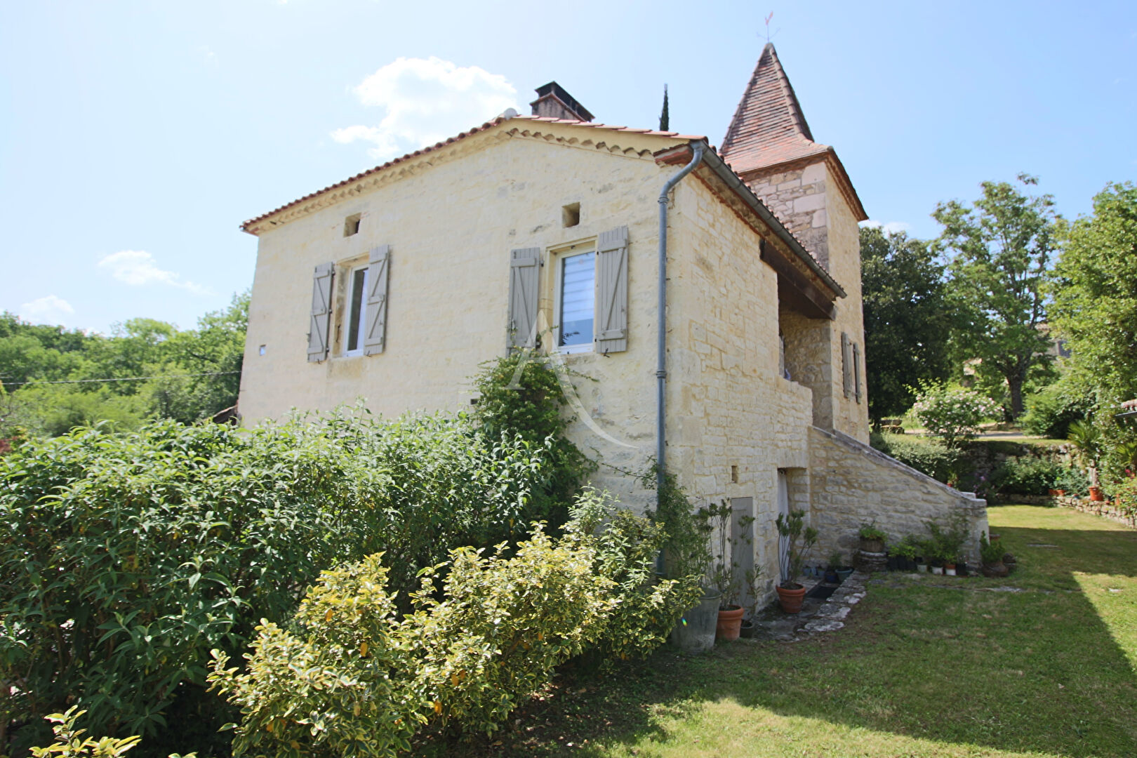 Maison 6 pièces - 300m²