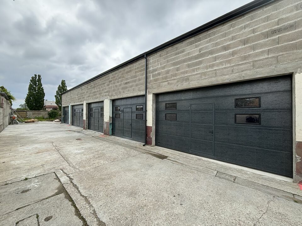 Local industriel  - 643m² - VAULX EN VELIN