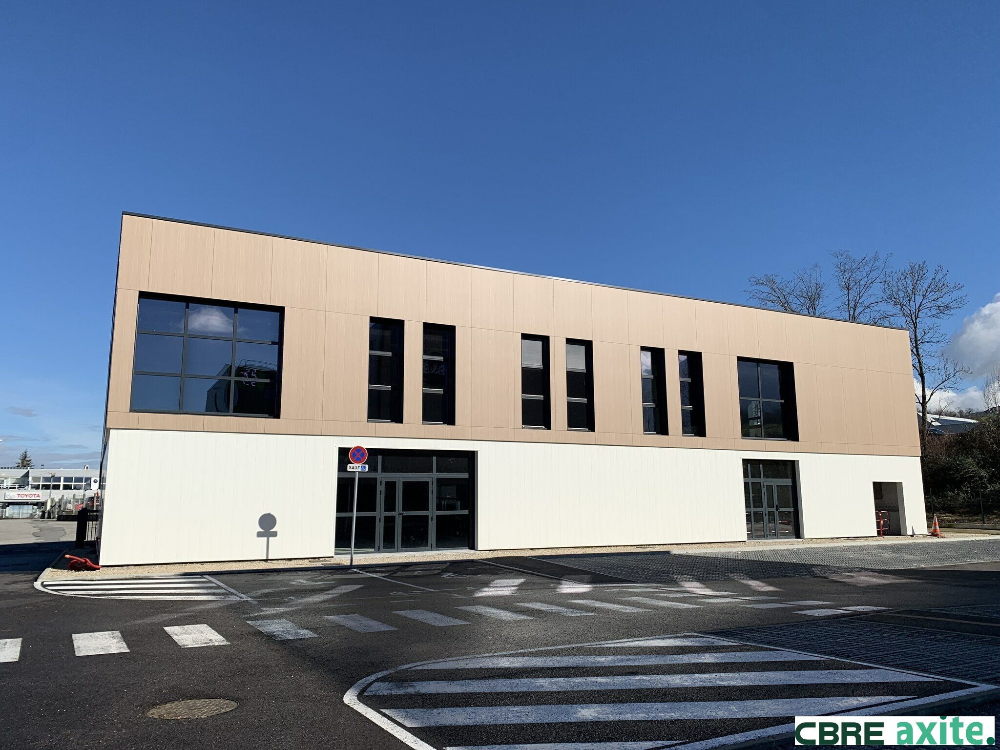 Local Professionnel  - 936m² - GRESY SUR AIX