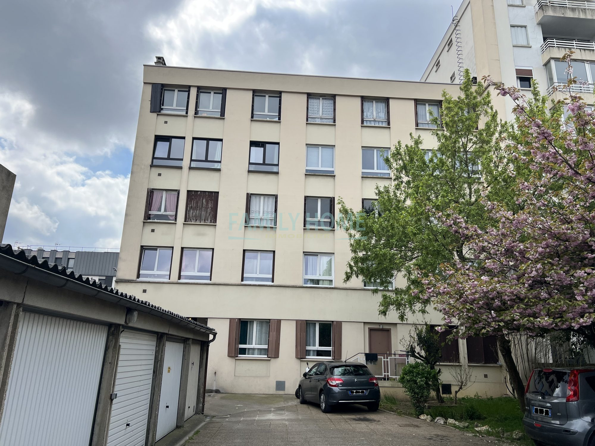 Appartement 1 pièce - 22m² - LIVRY GARGAN