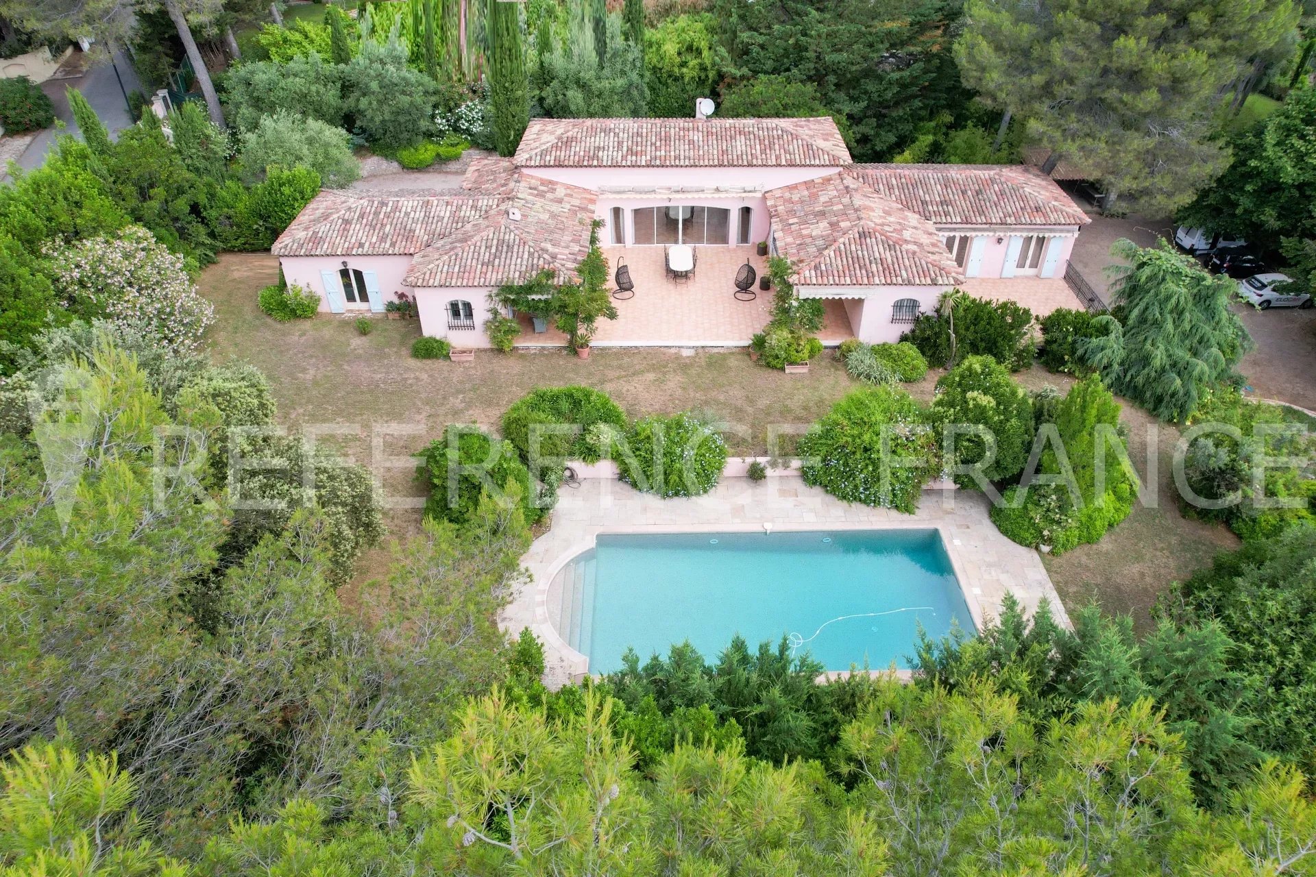 Maison 8 pièces - 435m² - MOUGINS