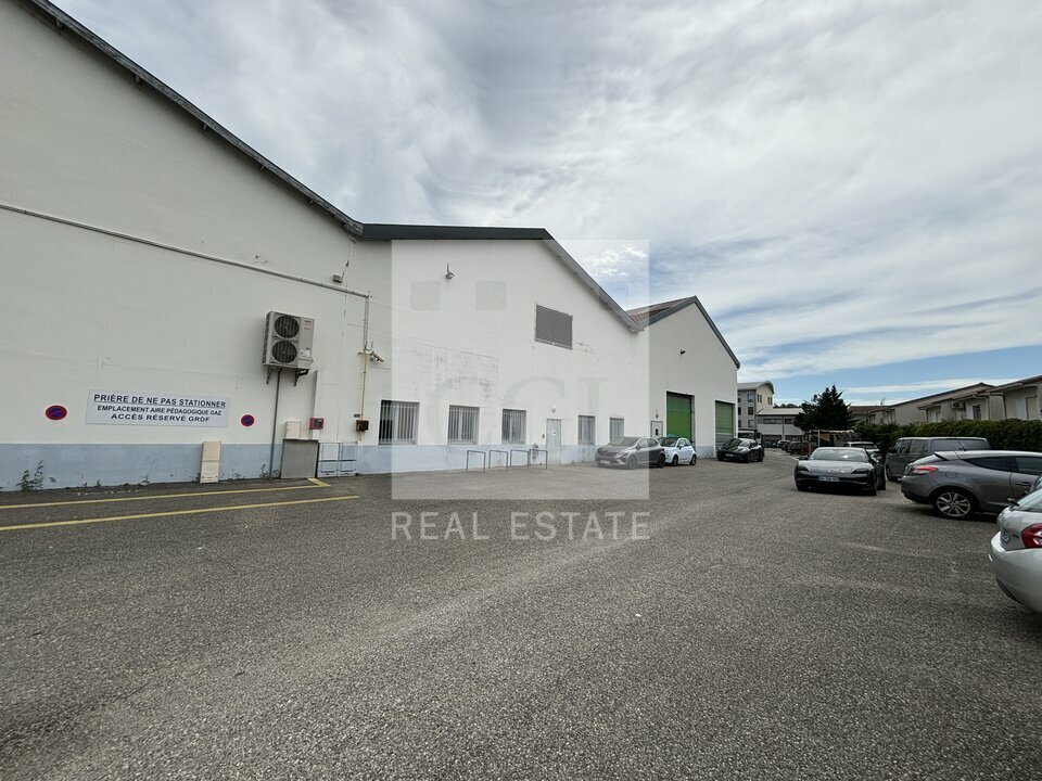 Local industriel  - 1 900m² - LYON  - 8ème