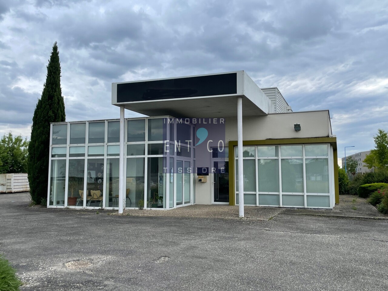 Local Professionnel  - 645m² - AGEN