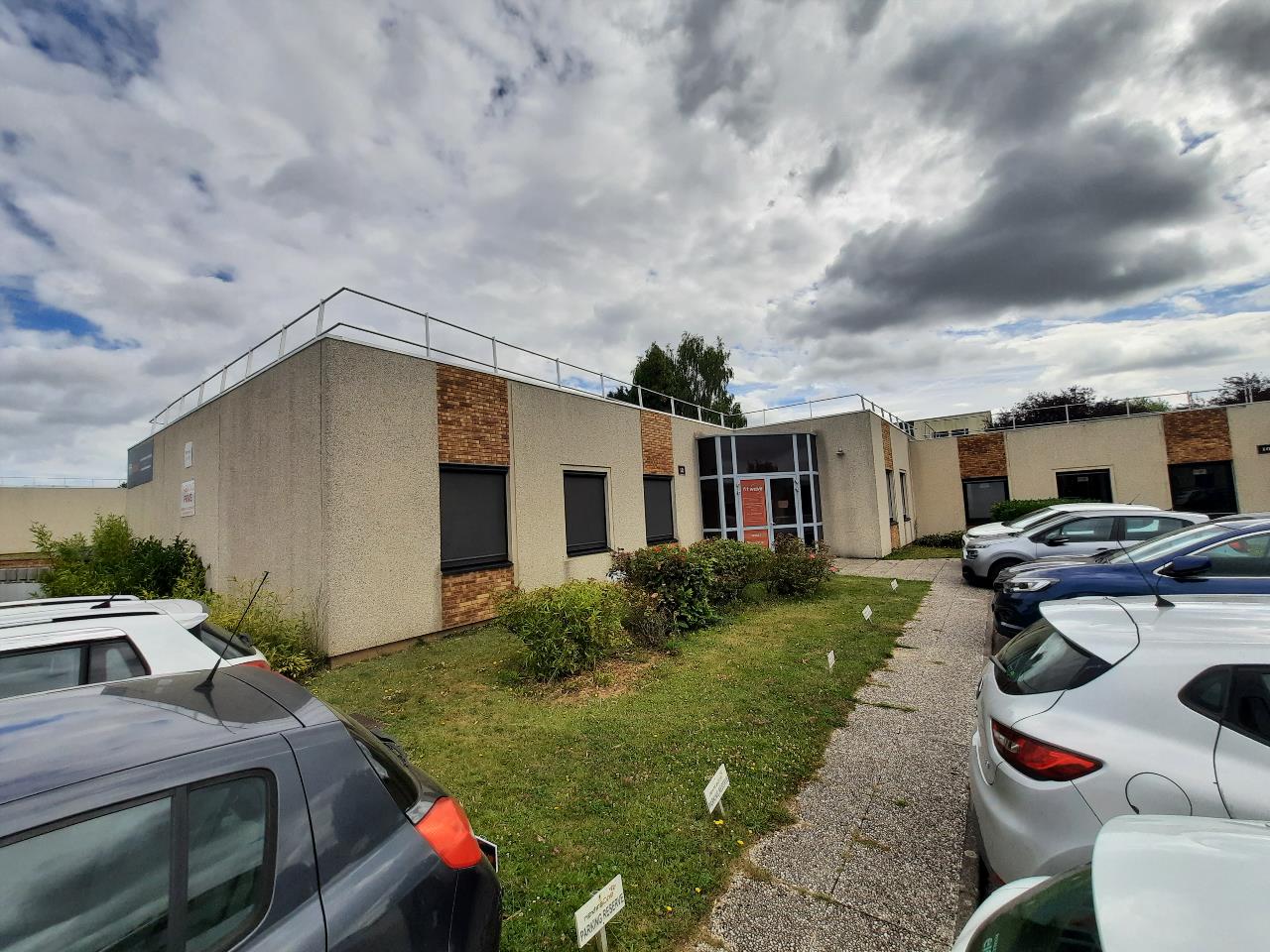 Local Professionnel  - 162m² - MONT ST AIGNAN