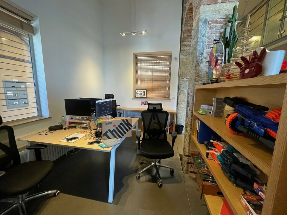 Local Professionnel  - 117m² - LYON  - 9ème