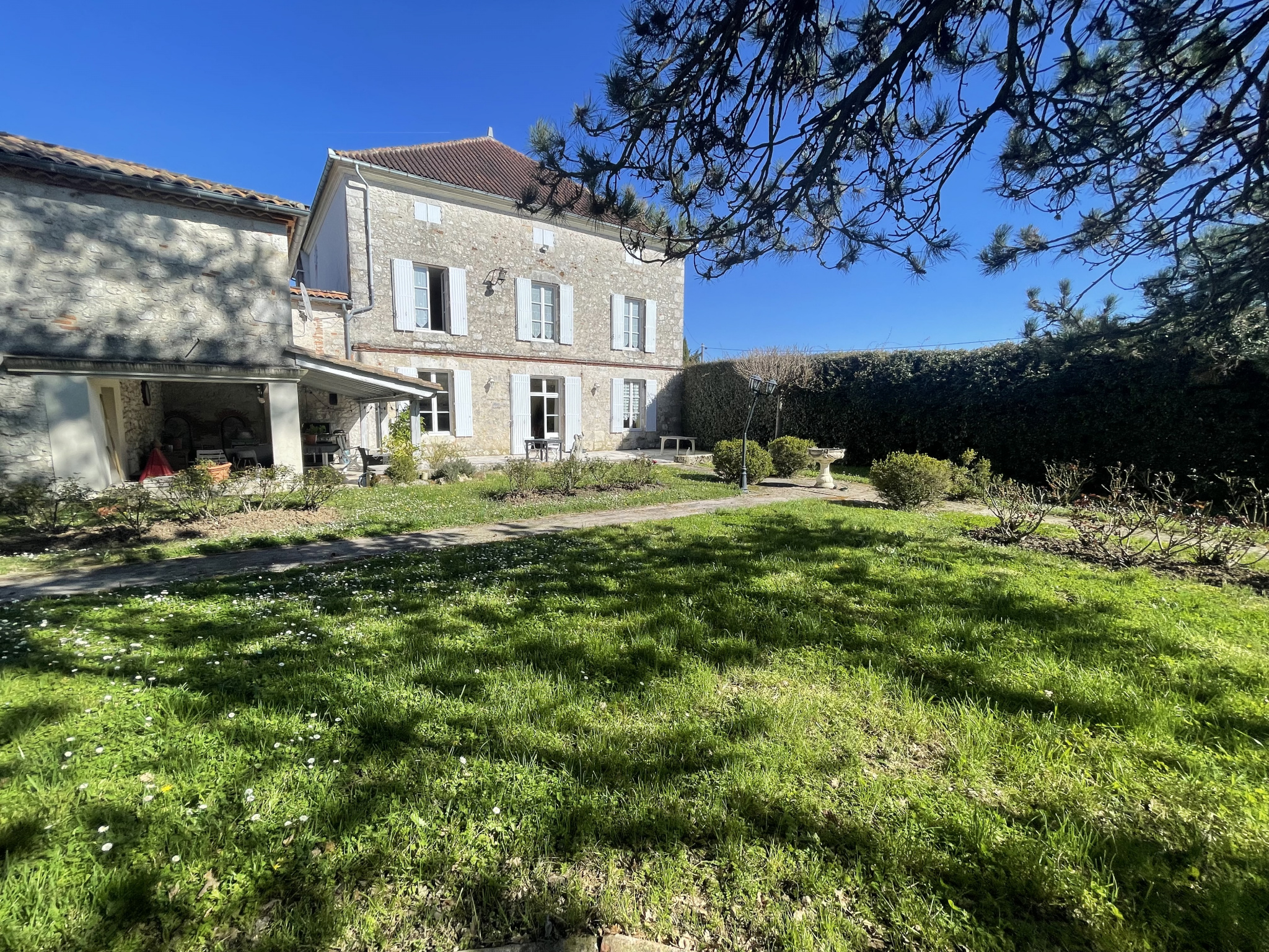 Maison 8 pièces - 390m² - LAYRAC