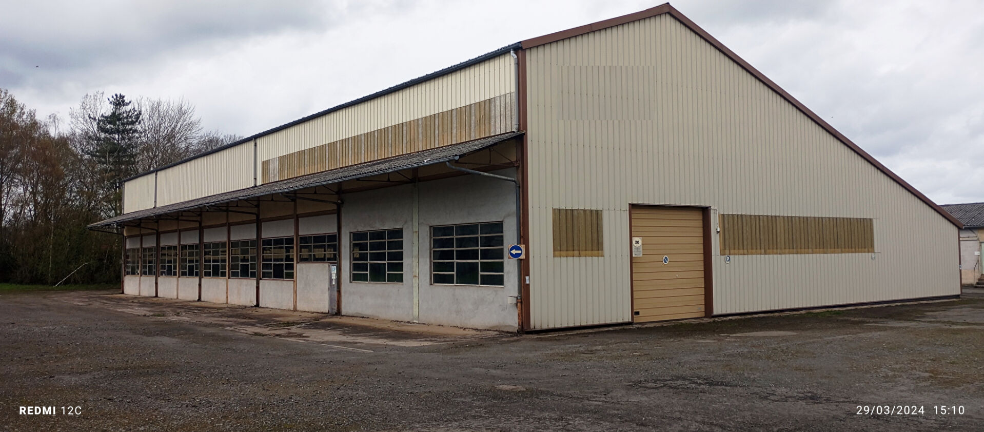 Local industriel  - 2 030m²