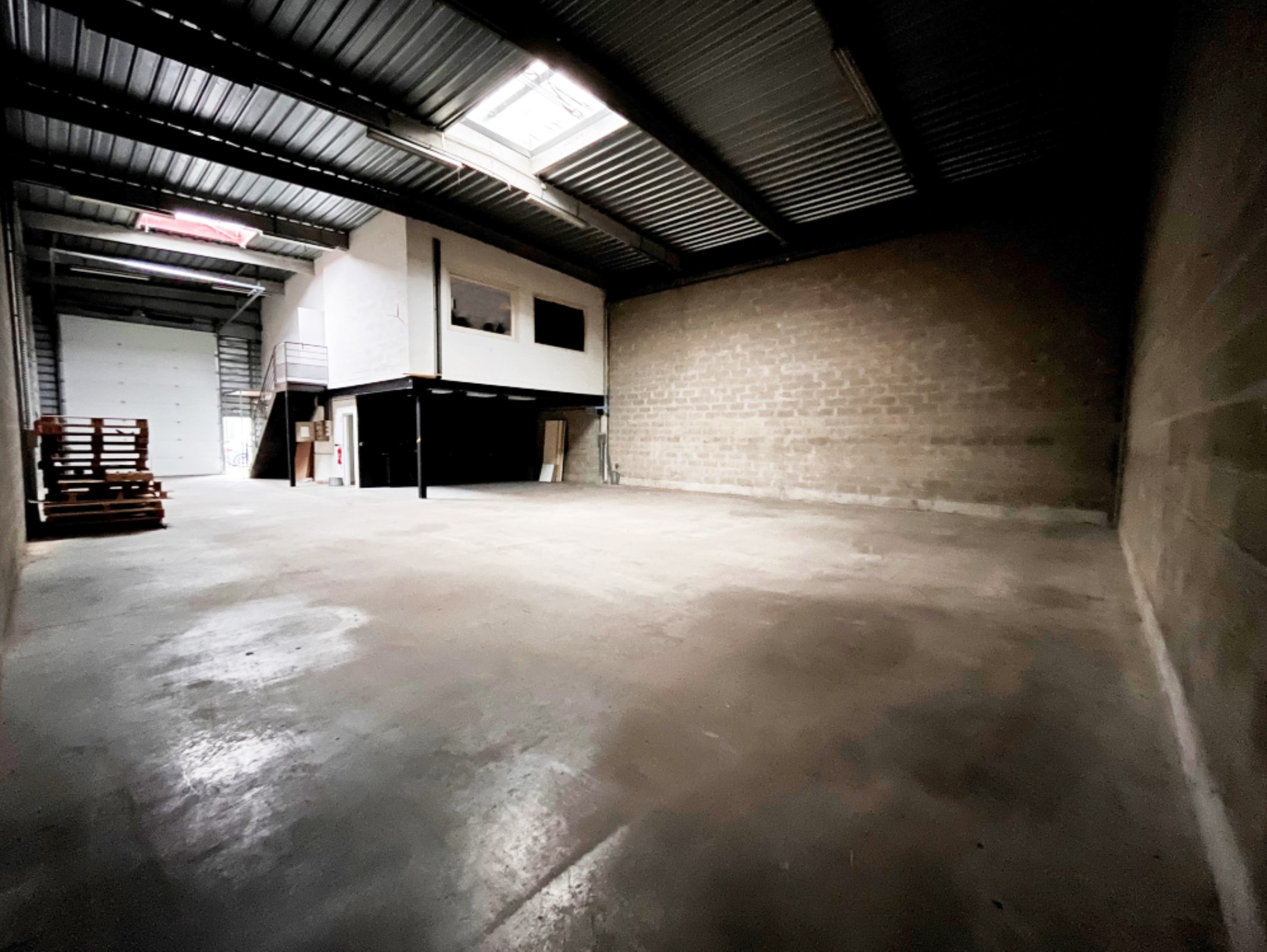 Local industriel  - 371m²