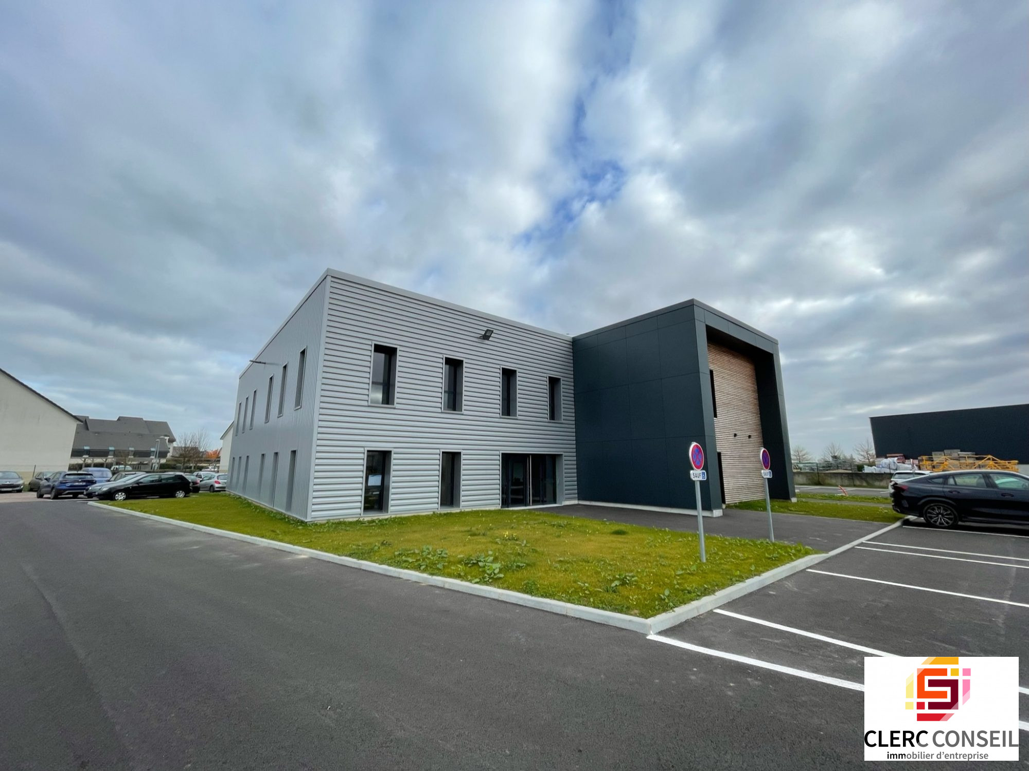 Local Professionnel  - 263m² - FRANQUEVILLE ST PIERRE