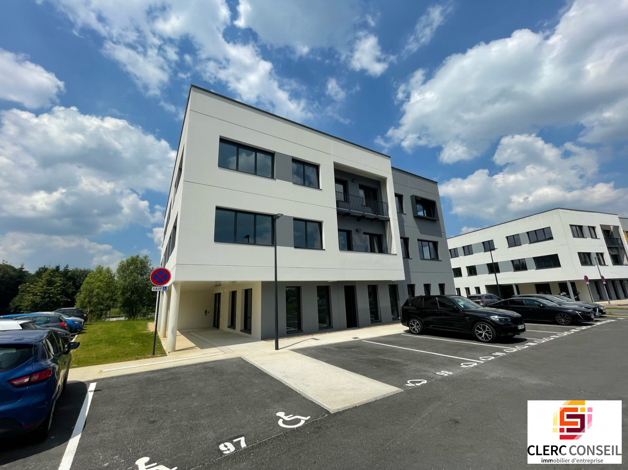 Local Professionnel  - 42m² - ISNEAUVILLE