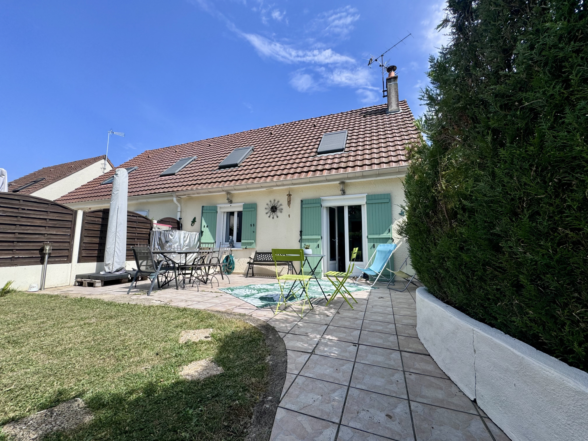 Maison 4 pièces - 94m² - ST JEAN DE BRAYE