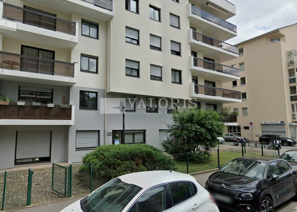 Local Professionnel  - 83m² - LYON  - 3ème