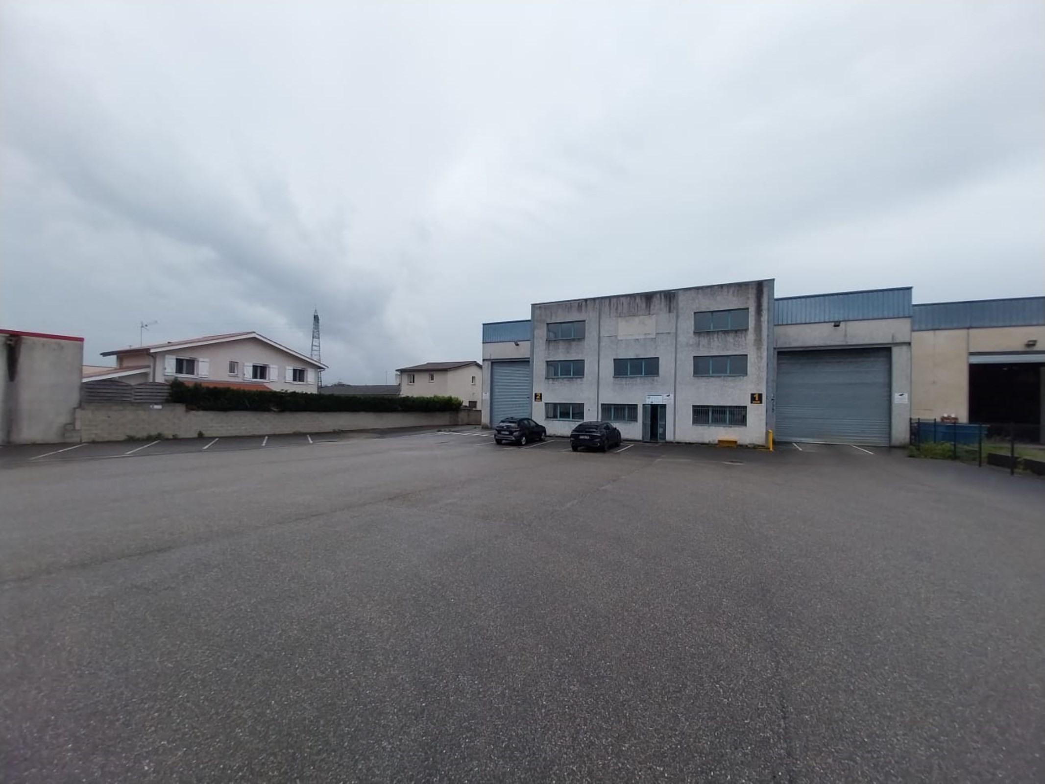 Local industriel  - 2 400m² - VILLETTE D ANTHON