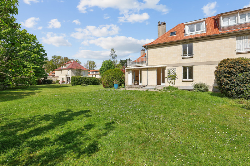 Maison 9 pièces - 243m² - LA CELLE ST CLOUD