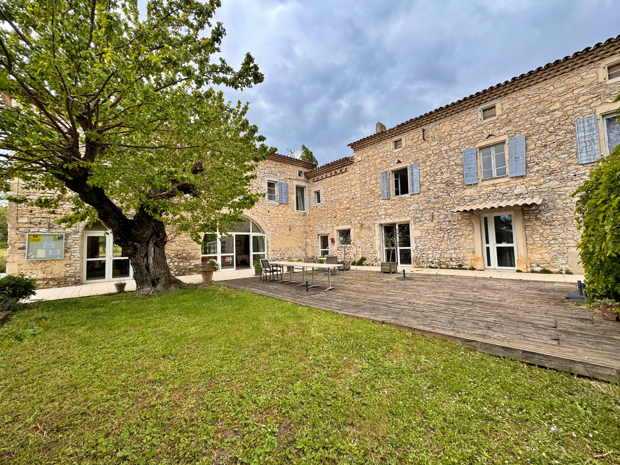 Maison 26 pièces - 825m² - MARSANNE