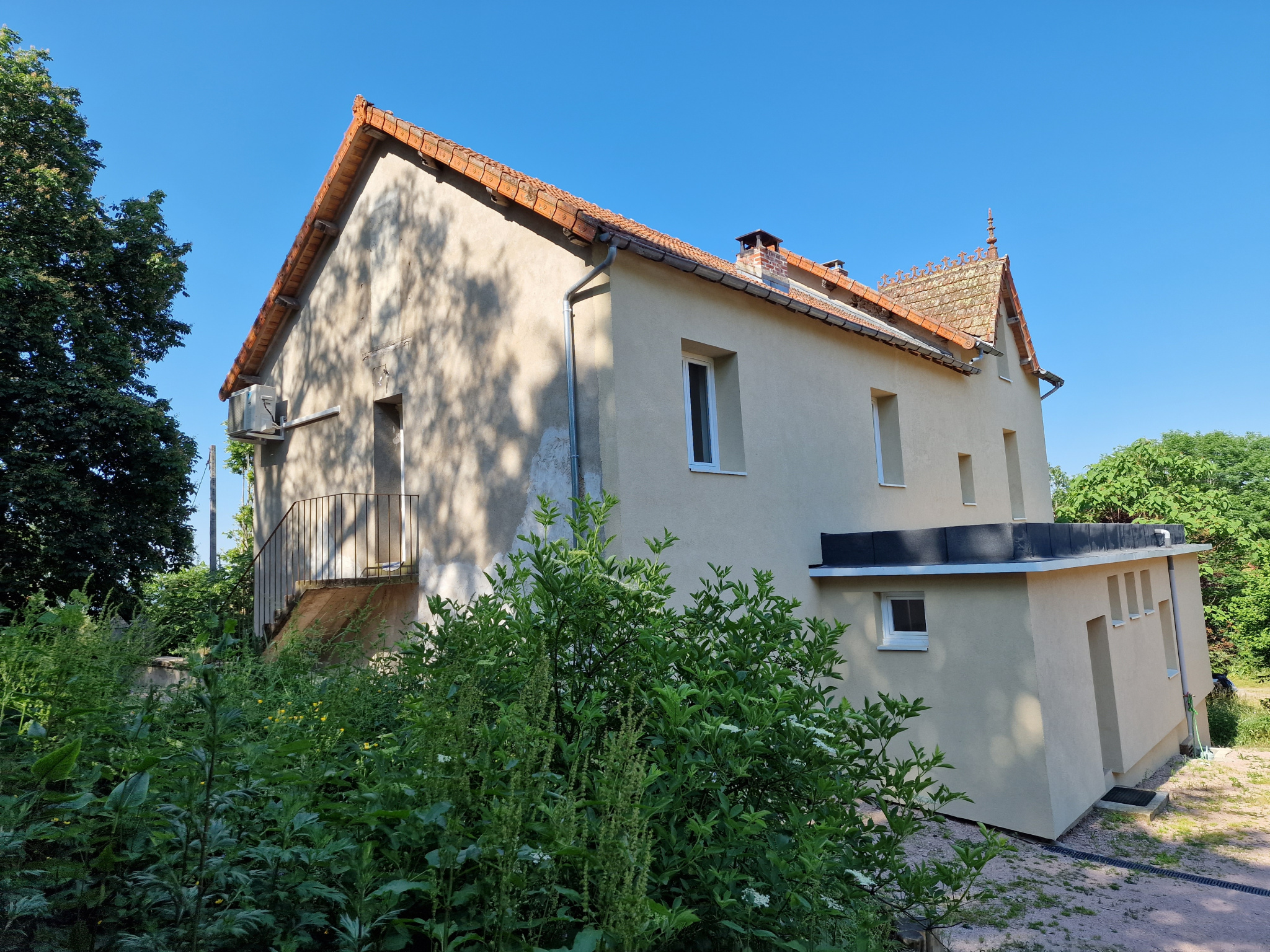 Maison 10 pièces - 224m² - CHATEL MONTAGNE