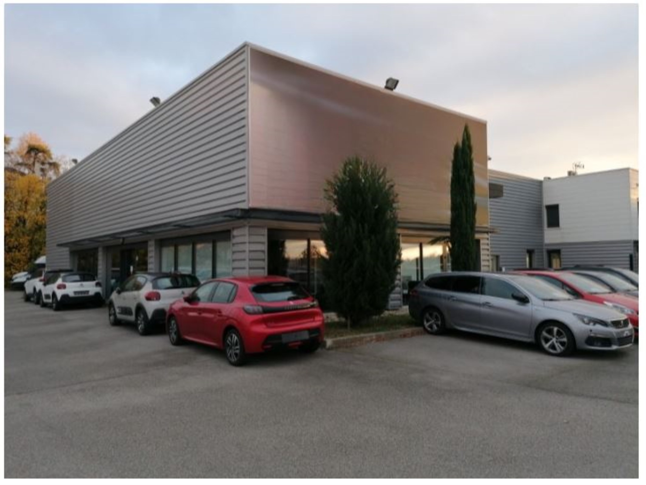 Local industriel  - 1 081m² - NEUVILLE SUR SAONE