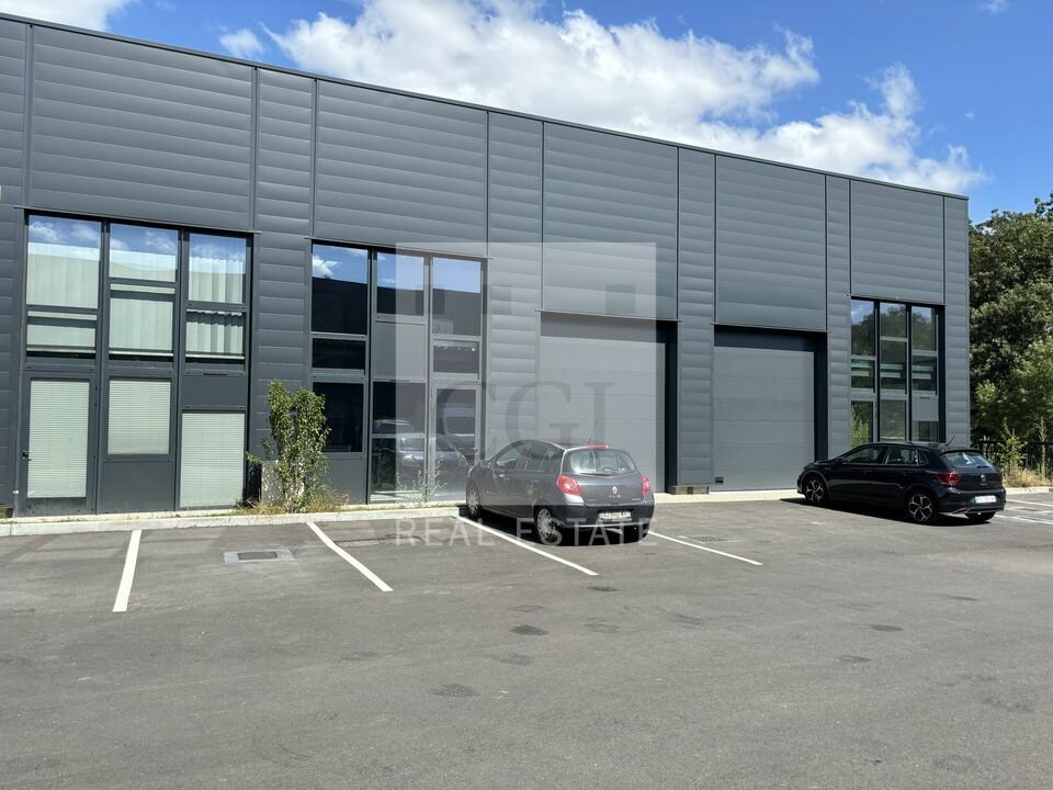 Local industriel  - 231m² - CHAPONOST