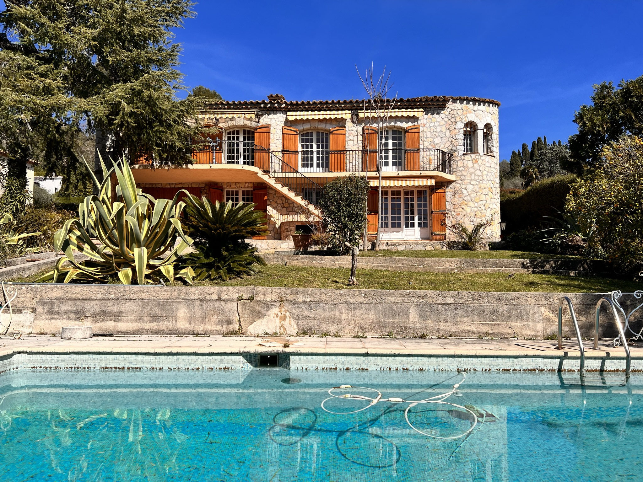 Maison 9 pièces - 273m² - MOUGINS