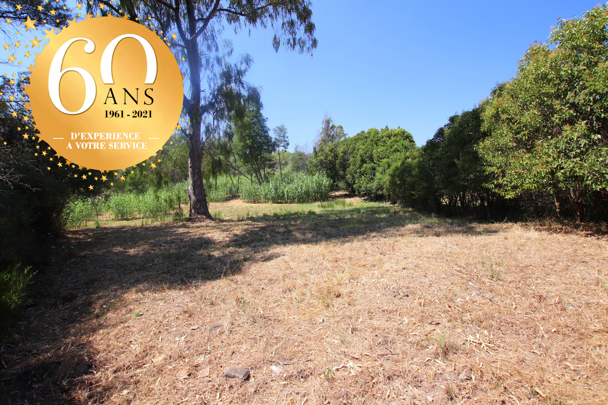 Terrain  - 1 298m² - FREJUS