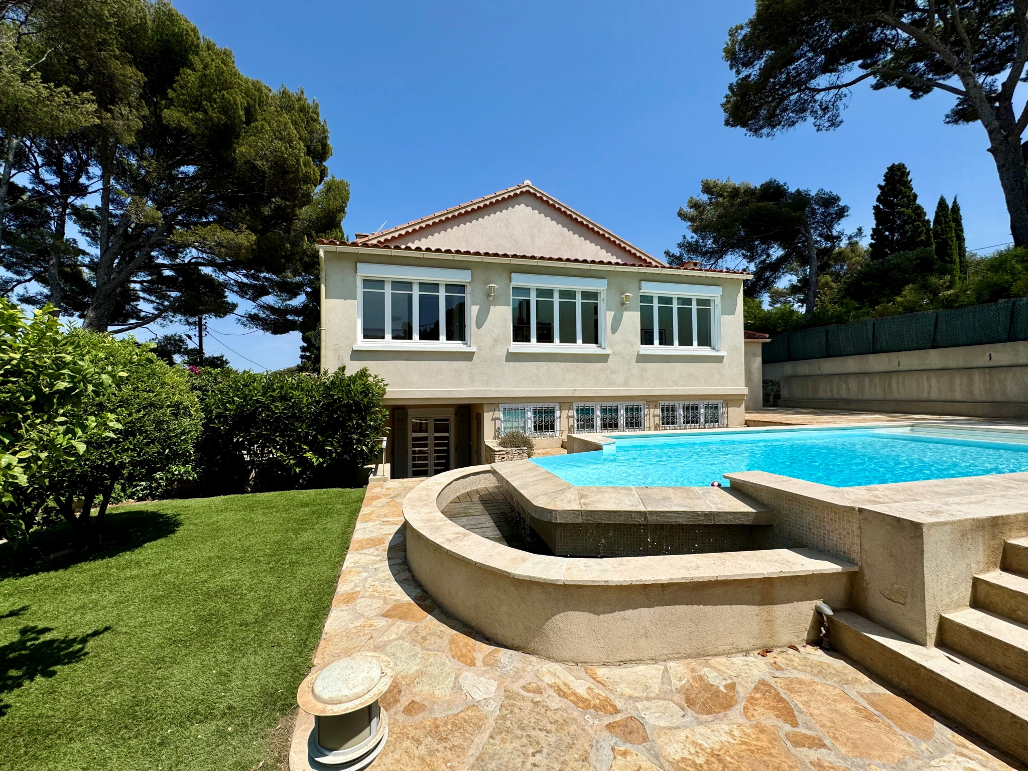 Maison 5 pièces - 140m² - SANARY SUR MER