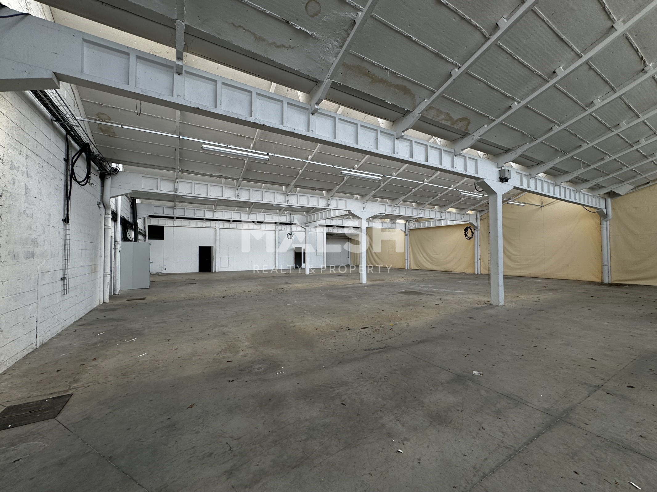 Local industriel  - 2 300m²