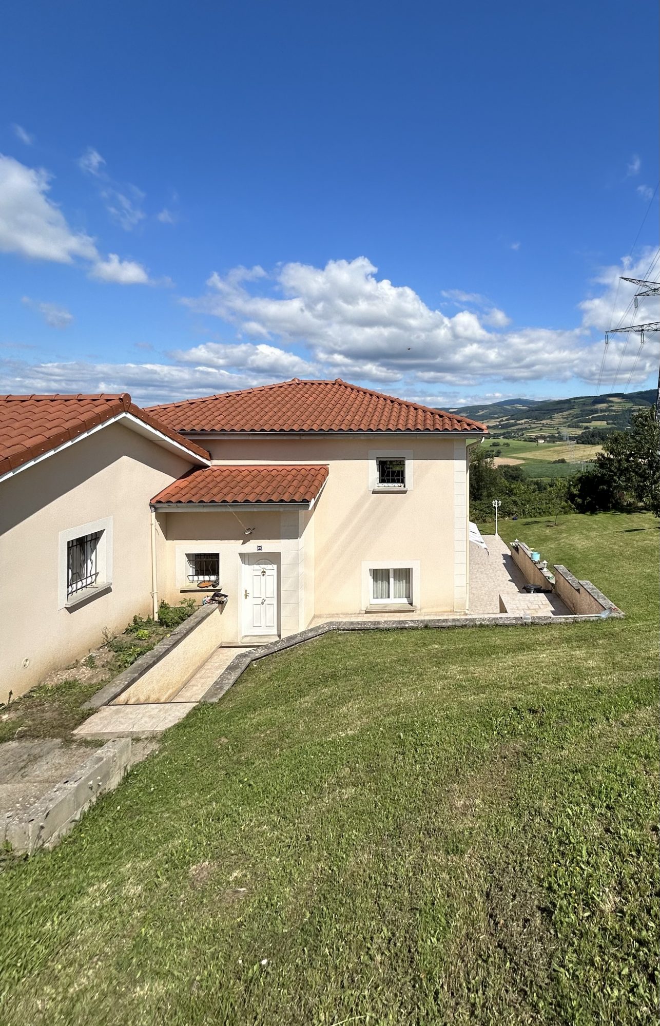 Maison 6 pièces - 147m² - ST JEAN BONNEFONDS