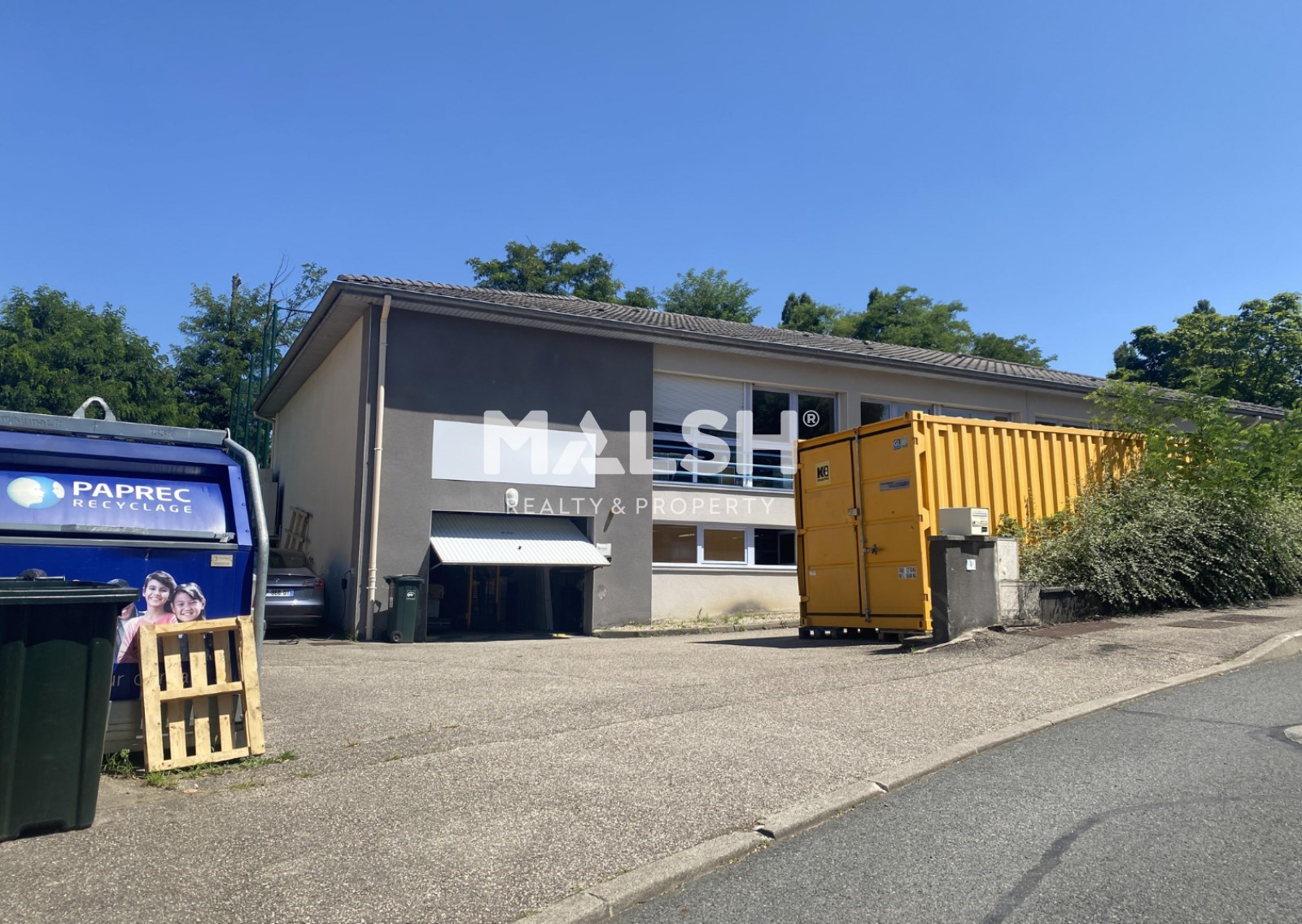 Local industriel  - 742m²