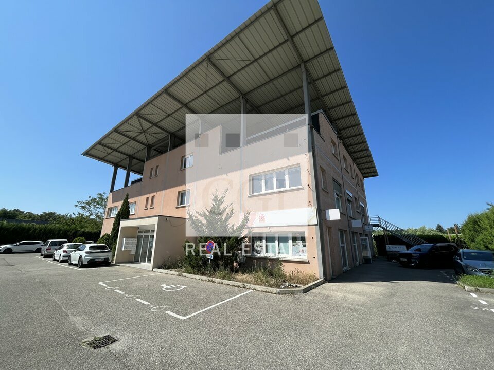 Local Professionnel  - 459m² - VILLEFONTAINE