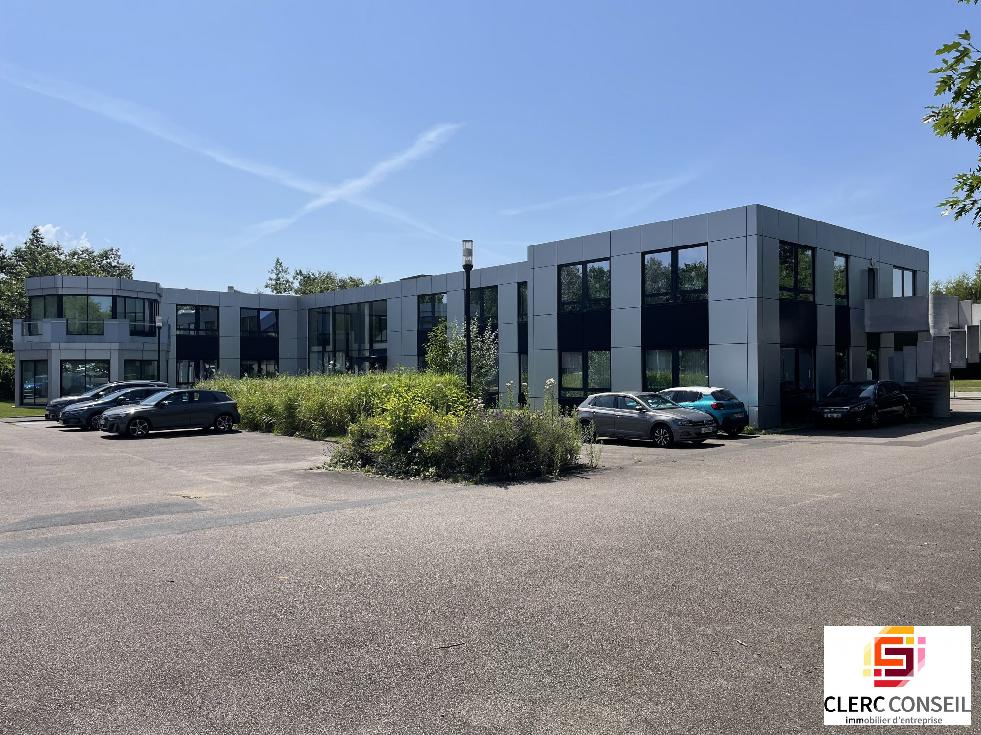 Local Professionnel  - 125m² - MONT ST AIGNAN