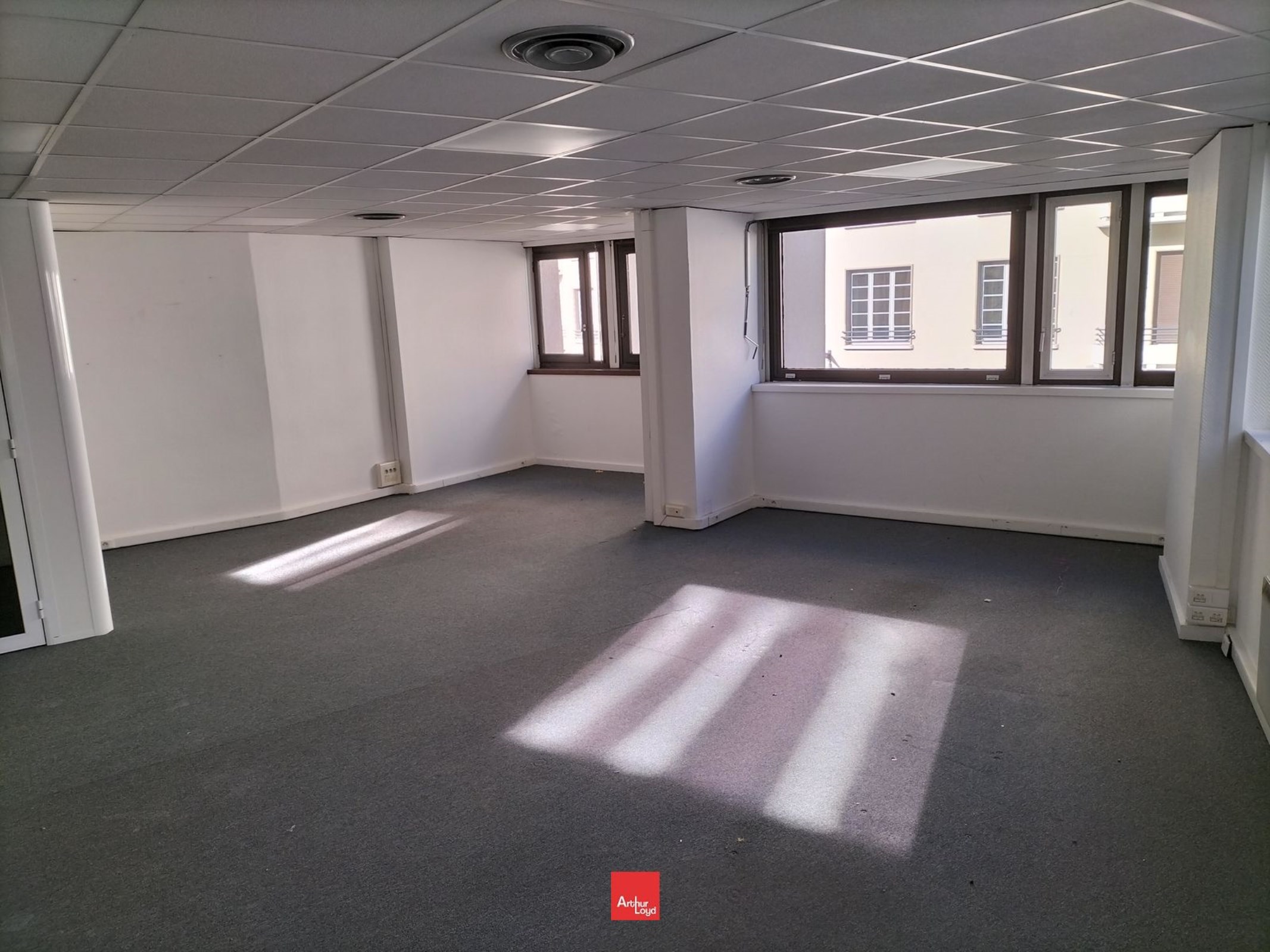 Local Professionnel  - 73m² - GRENOBLE