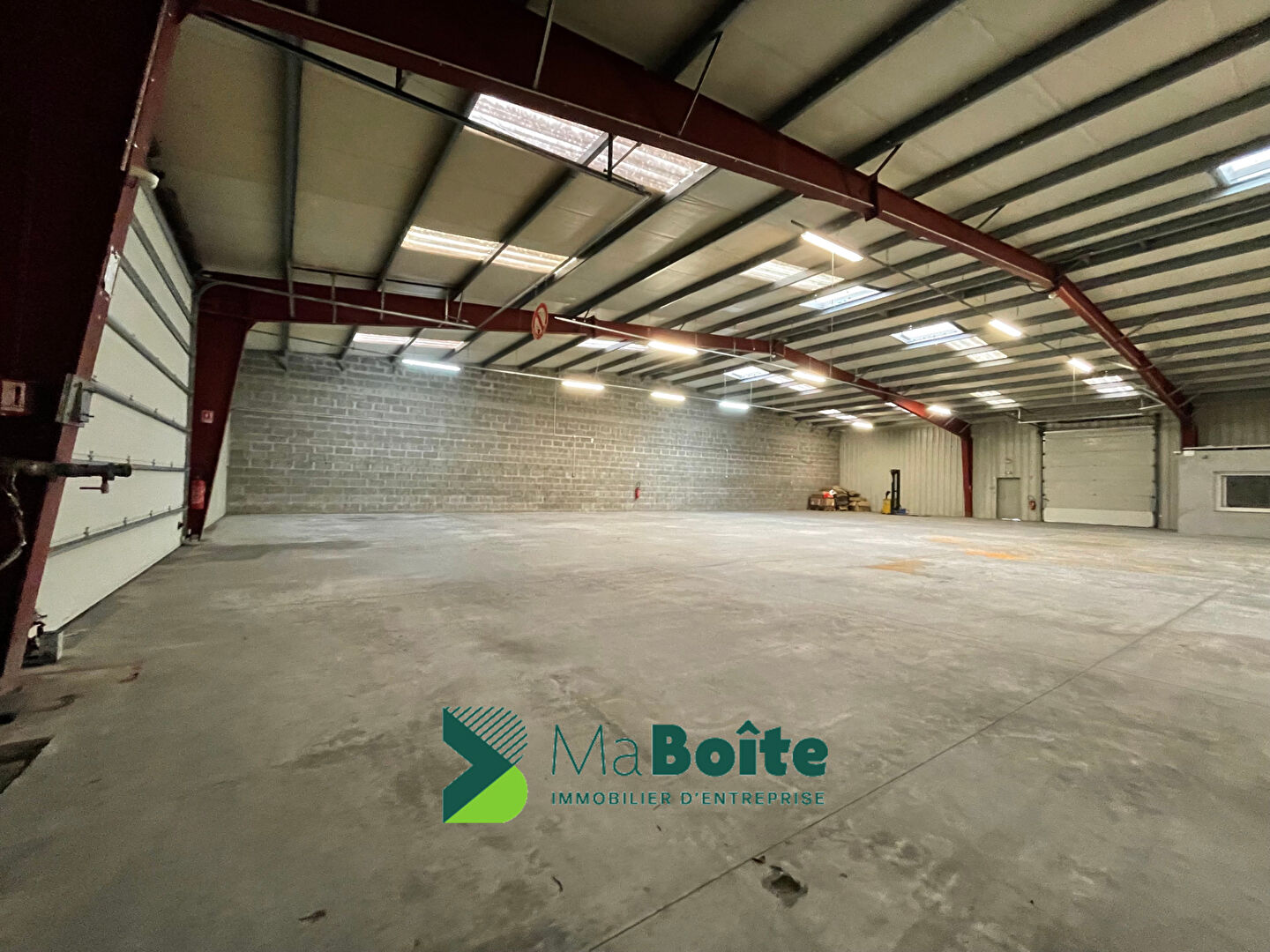 Local industriel  - 675m²