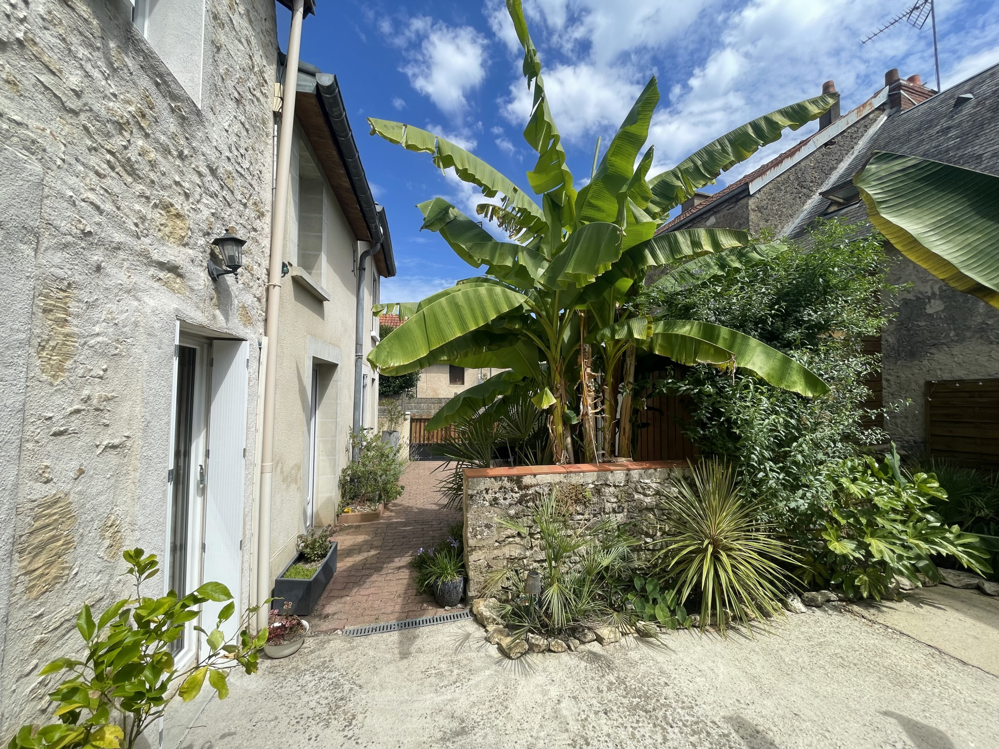 Maison 7 pièces - 143m² - LEZIGNE