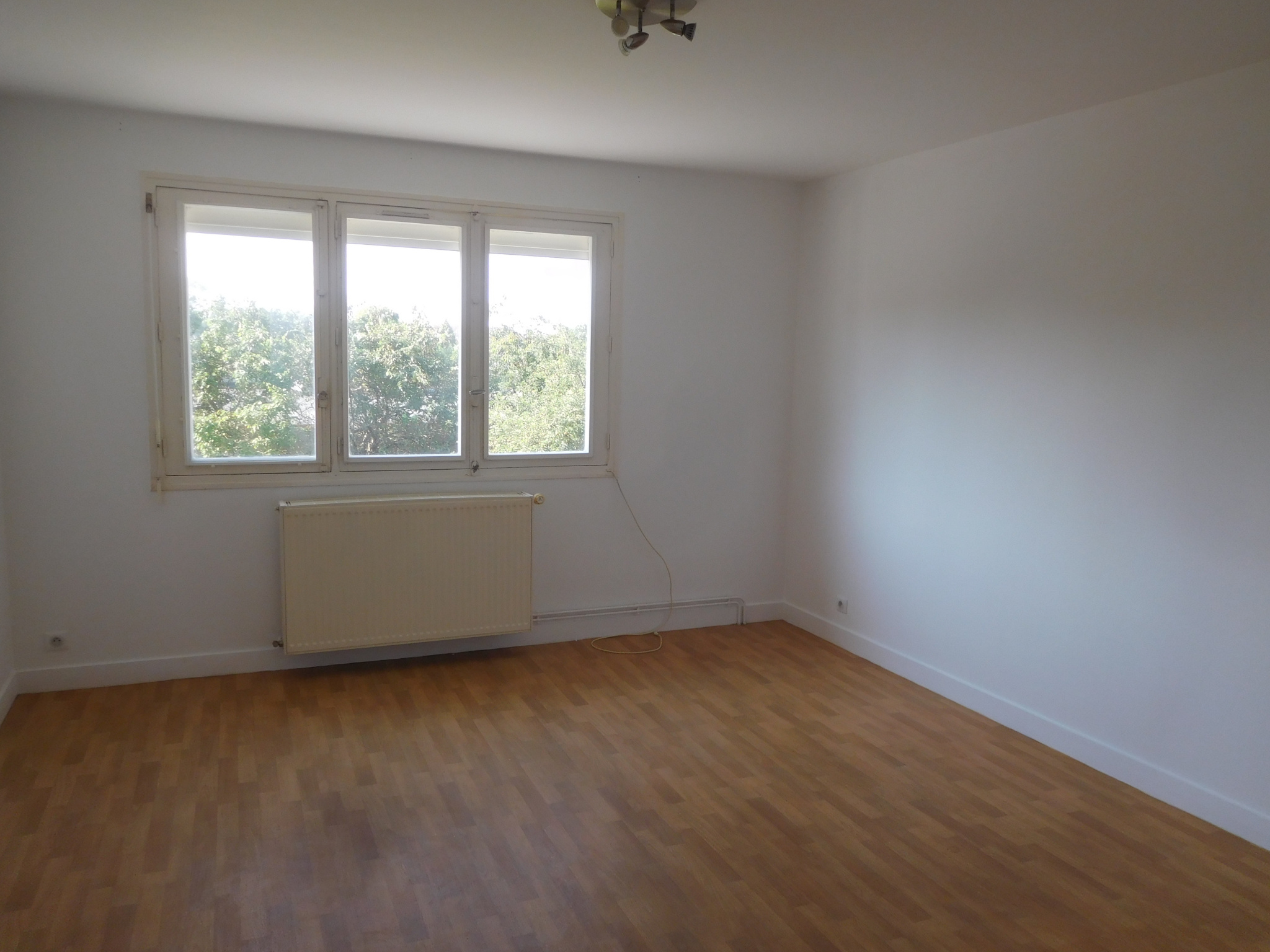 Appartement 1 pièce - 33m² - ST YRIEIX LA PERCHE