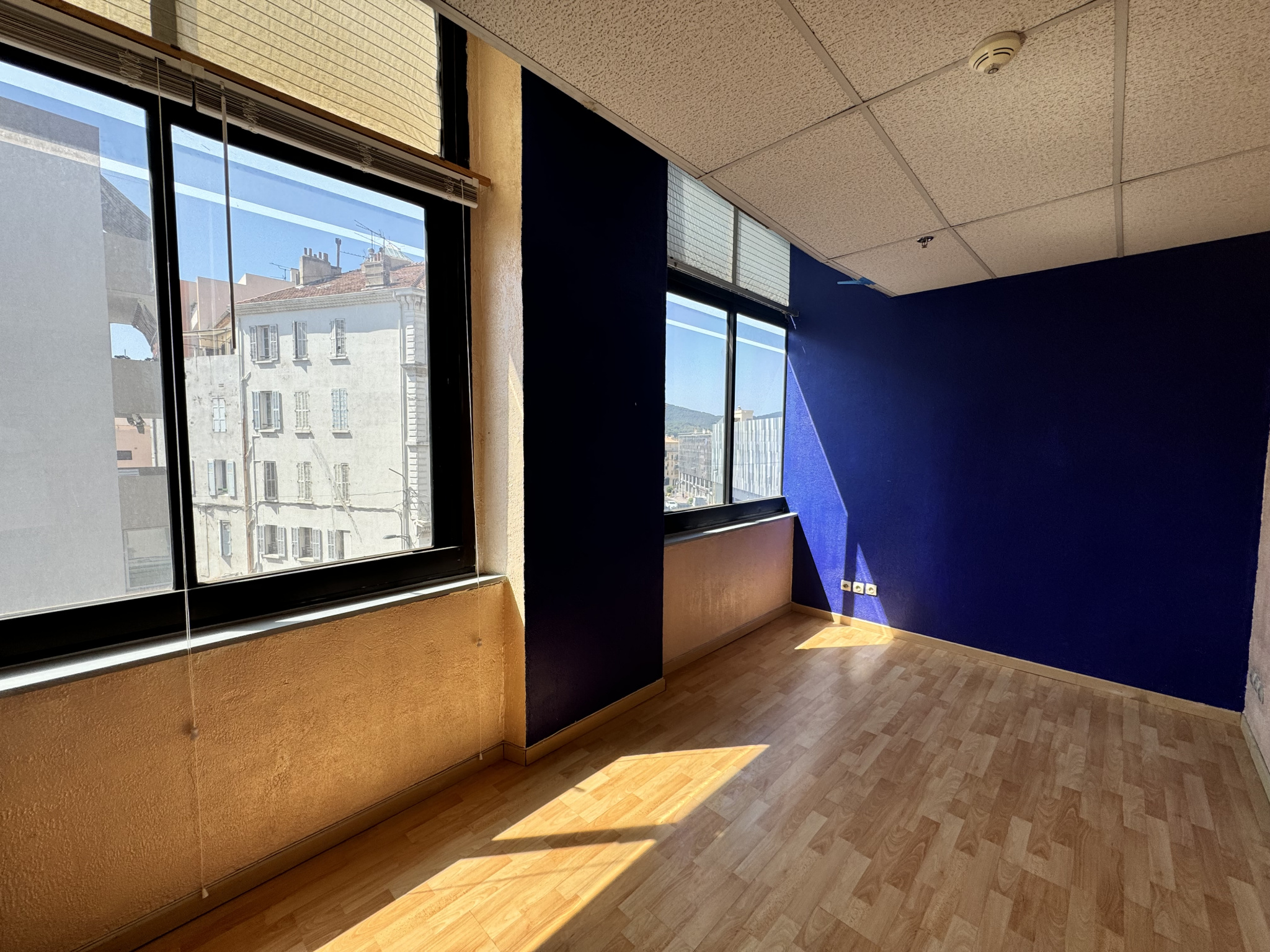 Local Professionnel  - 48m² - HYERES