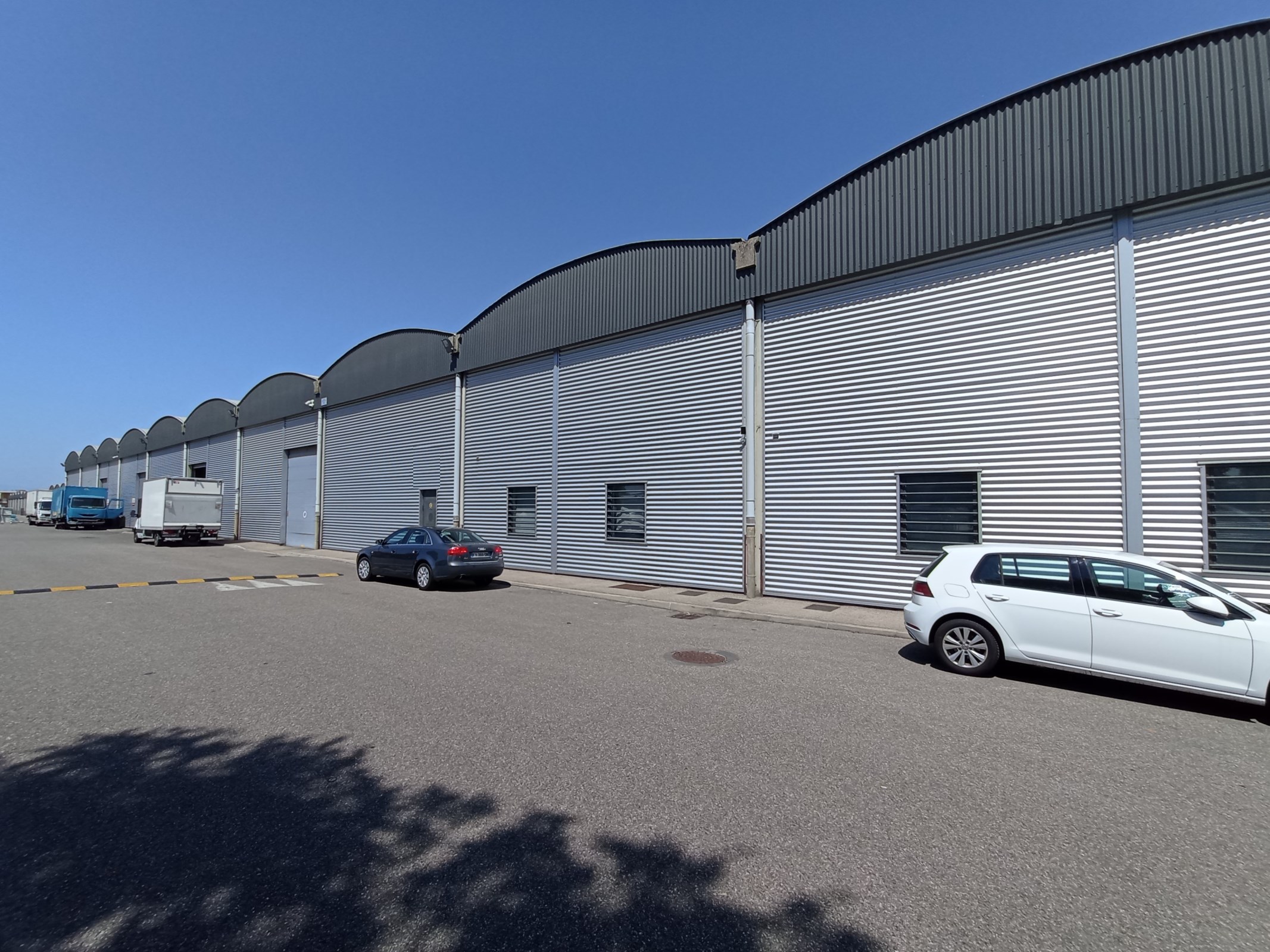 Local industriel  - 2 070m² - ST PRIEST