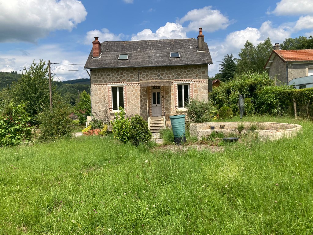 Maison 5 pièces - 100m² - PEYRAT LE CHATEAU