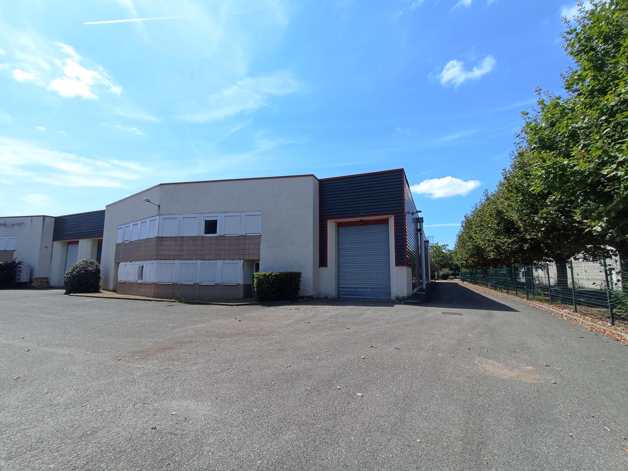 Local industriel  - 740m²